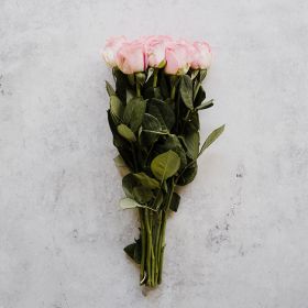 7 нежно-розовых роз