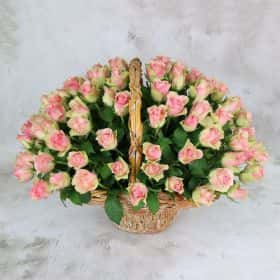 101 розово-зеленая роза 40 см в корзине VIP
