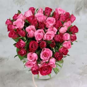 Букет из 51 розовой розы 40 см. в форме сердца Люкс