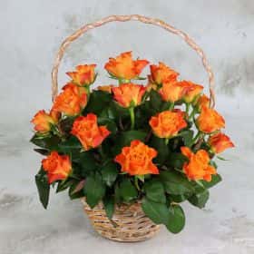 25 оранжевых роз 40 см. в корзине  Люкс
