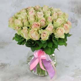 Букет из 51 зелено-розовой розы 40 см. Cтандарт