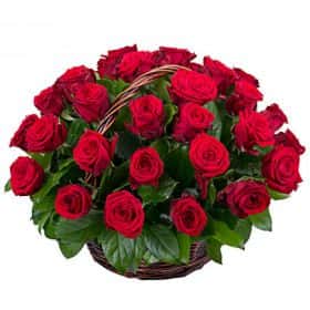 Корзина из 35 роз «Подарок любимым»