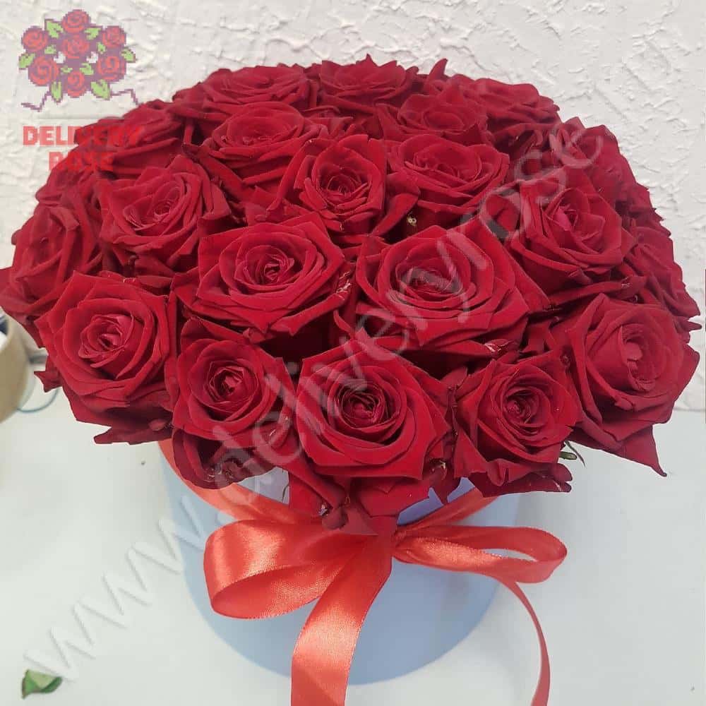 29 красных роз 35 см. в шляпной коробке Cтандарт